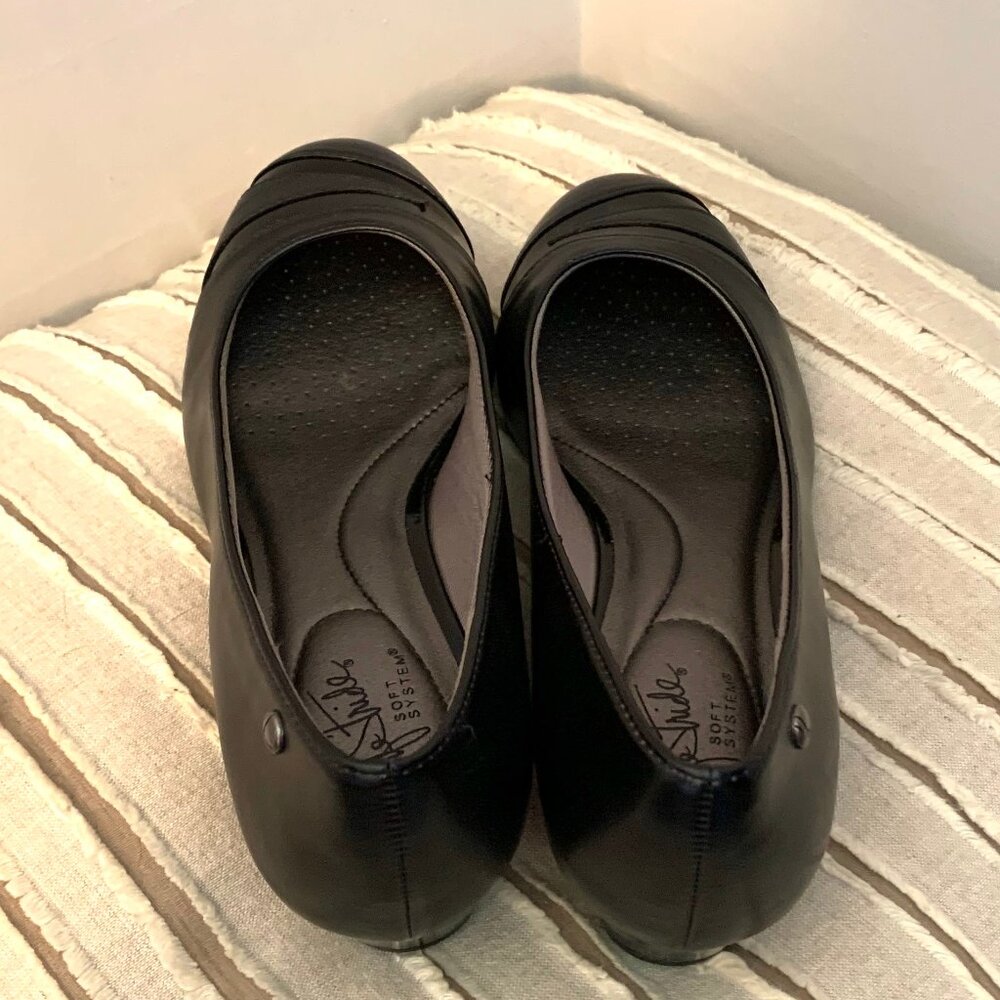 Life Stride Faris Wedge Pumps - Picture 5 of 7